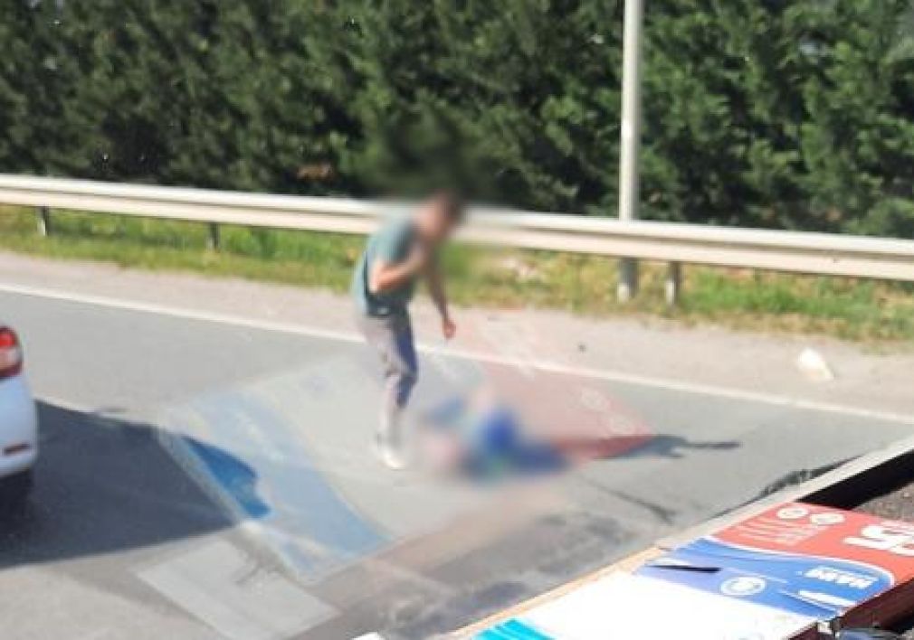 Un șofer de camion nu a dat prioritate și a lovit grav un biciclist