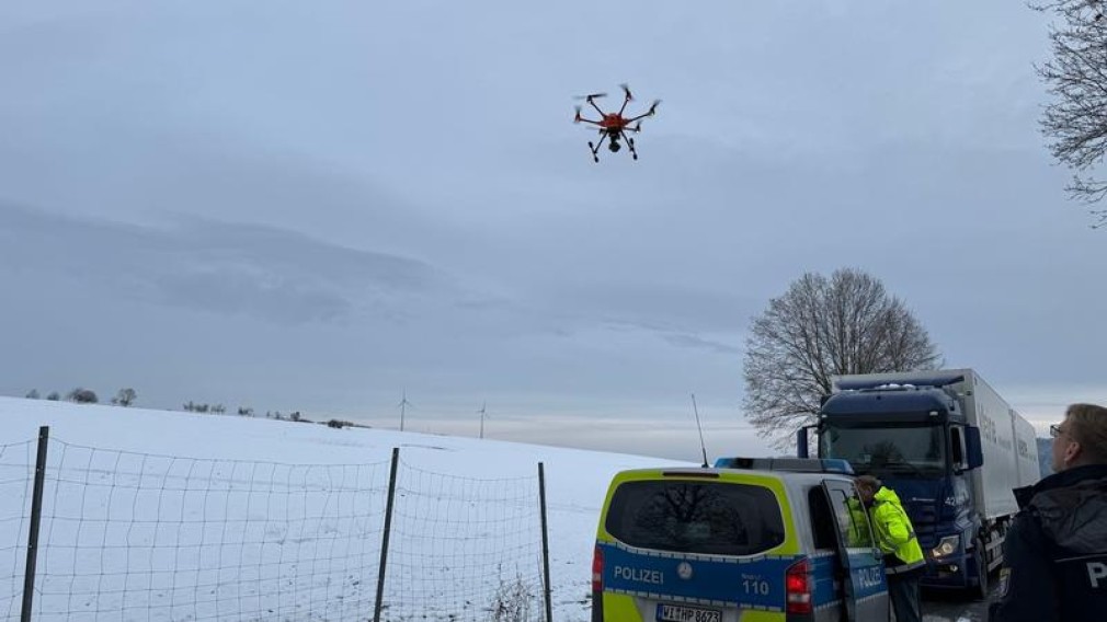 Poliția are drone pentru a vedea camioanele cu gheață pe acoperiș