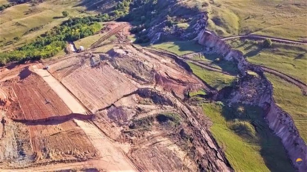 CNAIR, despre alunecările de teren de pe Autostrada Transilvania: Antreprenorul efectuează investigaţii geotehnice
