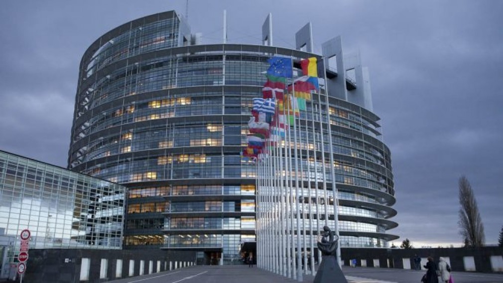 Parlamentul European votează mâine liberalizarea transportului rutier de persoane în UE