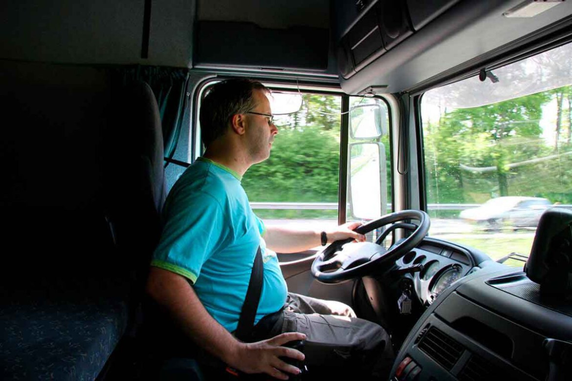 De ce apar leziunile musculare la șoferii de camion și cum pot fi tratate