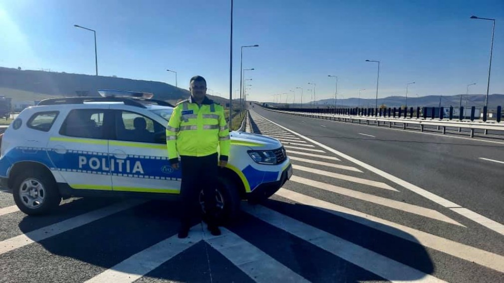 Un polițist din Cluj i-a cumpărat 100 litri de motorină unui șofer de camion rămas în pană