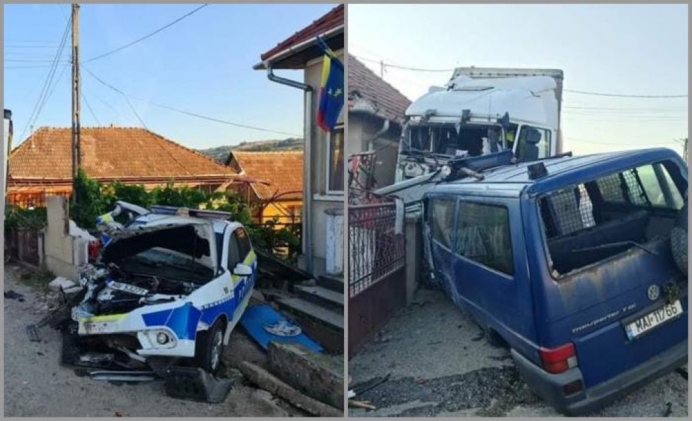O mașină de poliție și o dubă de jandarmi, spulberate de un camion