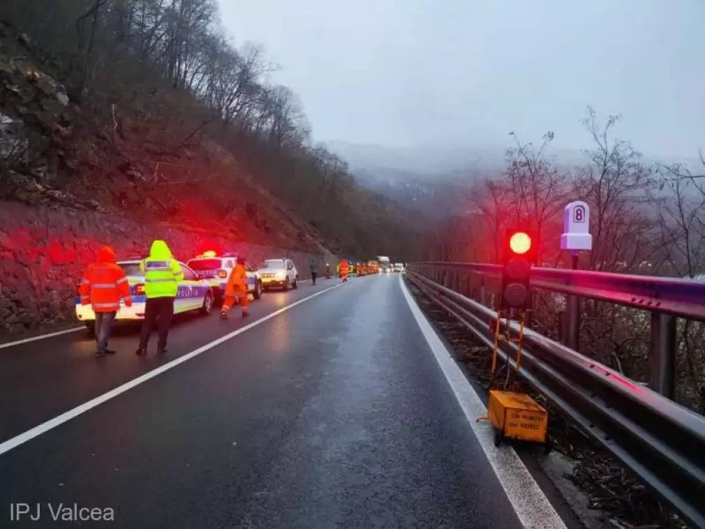 Traficul Rutier Pe Dn Valea Oltului A Fost Redeschis Pe Ambele