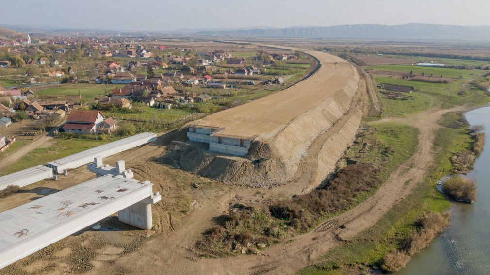500 milioane pentru 26 km din Autostrada Transilvania pe care Bechtel nu a mai construit-o