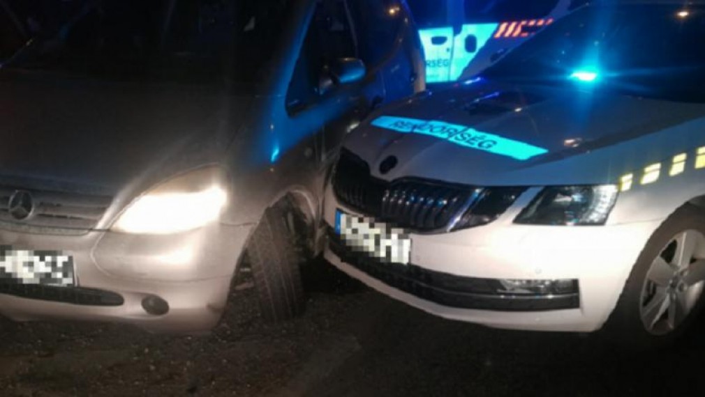 O româncă a mers pe contrasens pe o autostradă din Ungaria și s-a lovit de un camion