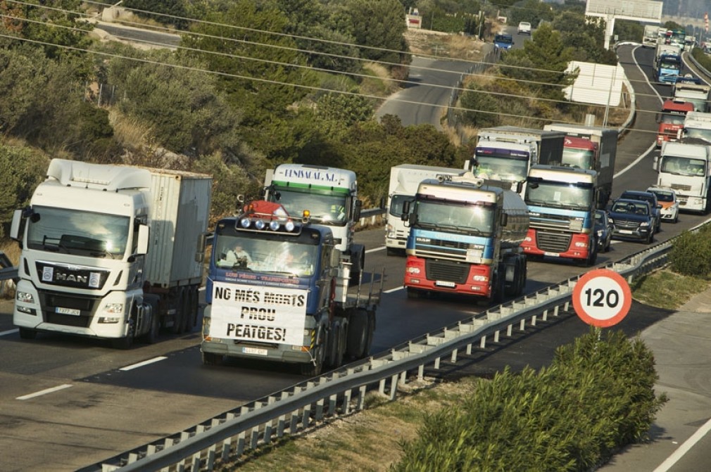 Greva transportatorilor în Spania. Camioanele vor circula cu 10 km/oră la Madrid și pe autostrăzi