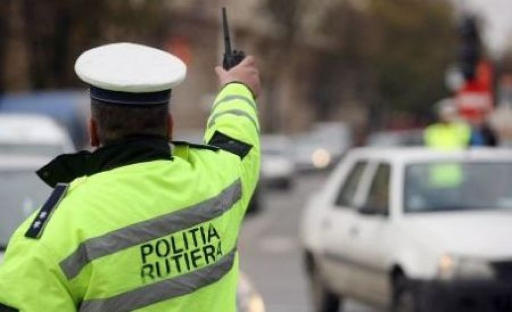 Un camion s-a răsturnat la Cornu lângă un sens giratoriu