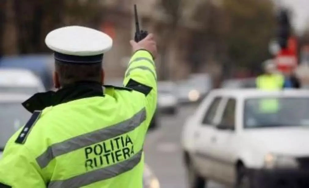 Un camion s-a răsturnat la Cornu lângă un sens giratoriu