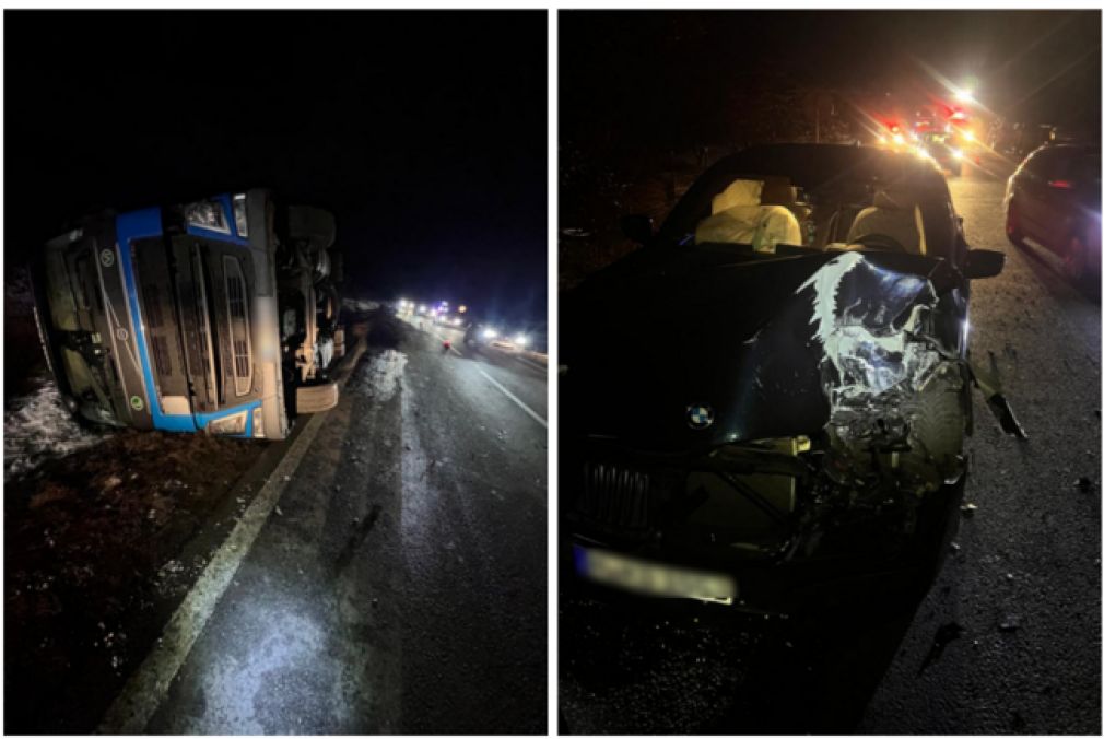 Un camion s-a răsturnat după impactul cu un BMW