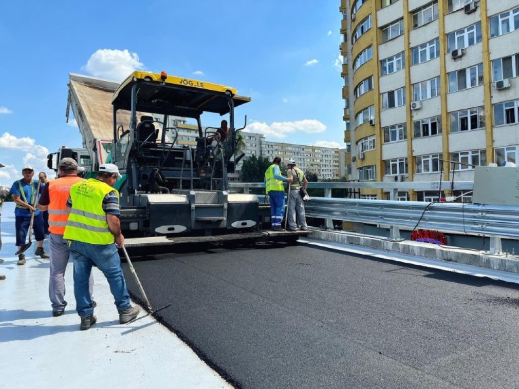 Pe Pasajul Doamna Ghica din București s-a turnat asfalt