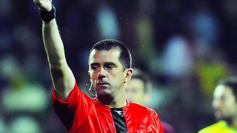 Un fost arbitru internațional a plecat în Germania și e șofer de camion. A fost condamnat la închisoare