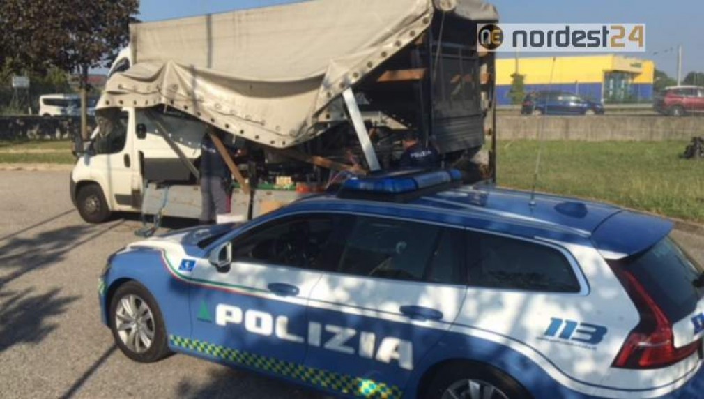 Șofer român, prins că transporta un Iveco Daily furat și demontat în bucăți
