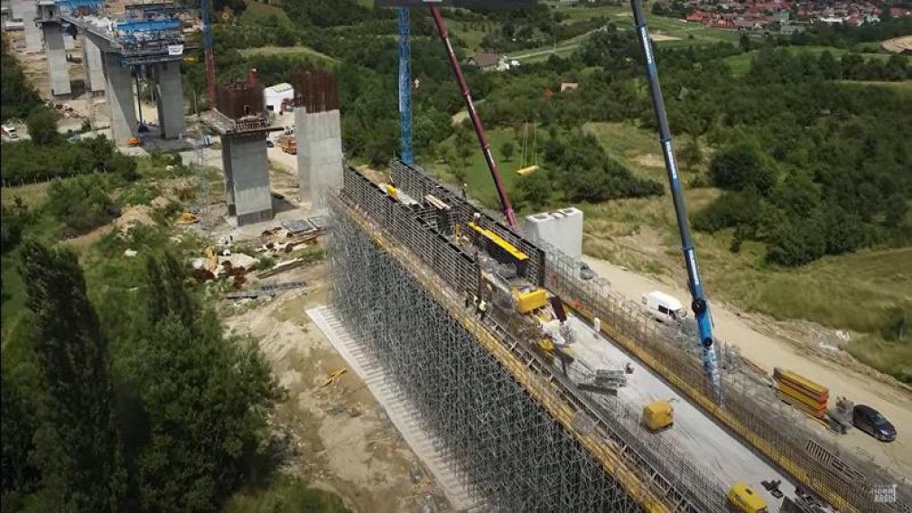 VIDEO. Imagini spectaculoase cu Viaductul peste Valea Tălmăcelului de pe Autostrada Sibiu - Pitești