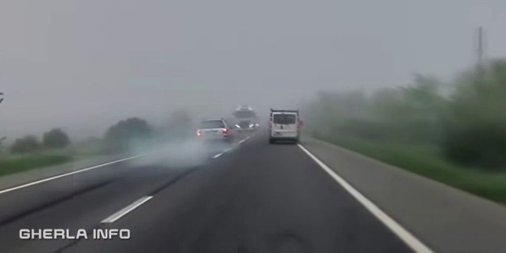 VIDEO Depășire de infarct. A scăpat la milimetru de coliziunea cu un camion