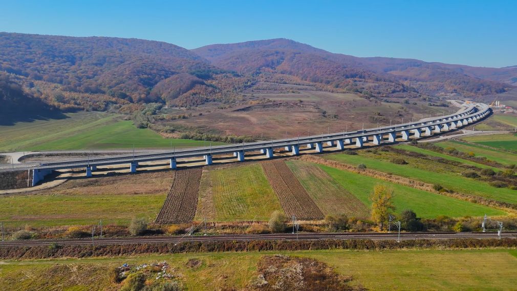 VIDEO O autostradă e aproape de inaugurare. Pe unde trece?