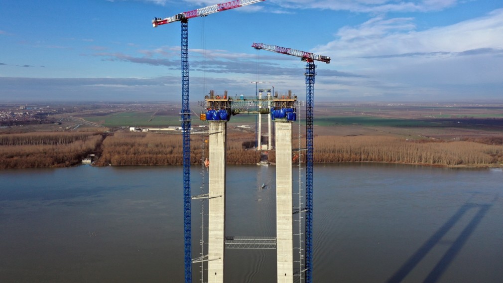 VIDEO Podul de la Brăila de jumătate de miliard de euro a ajuns la 200 metri înălțime