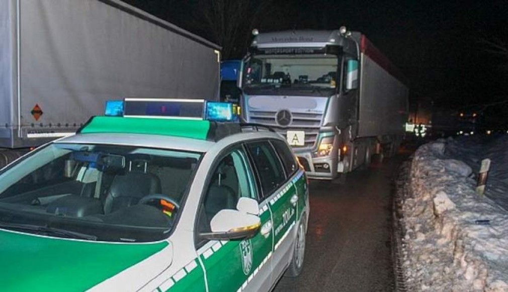 Un șofer român i-a rupt unui vameș german picioarele