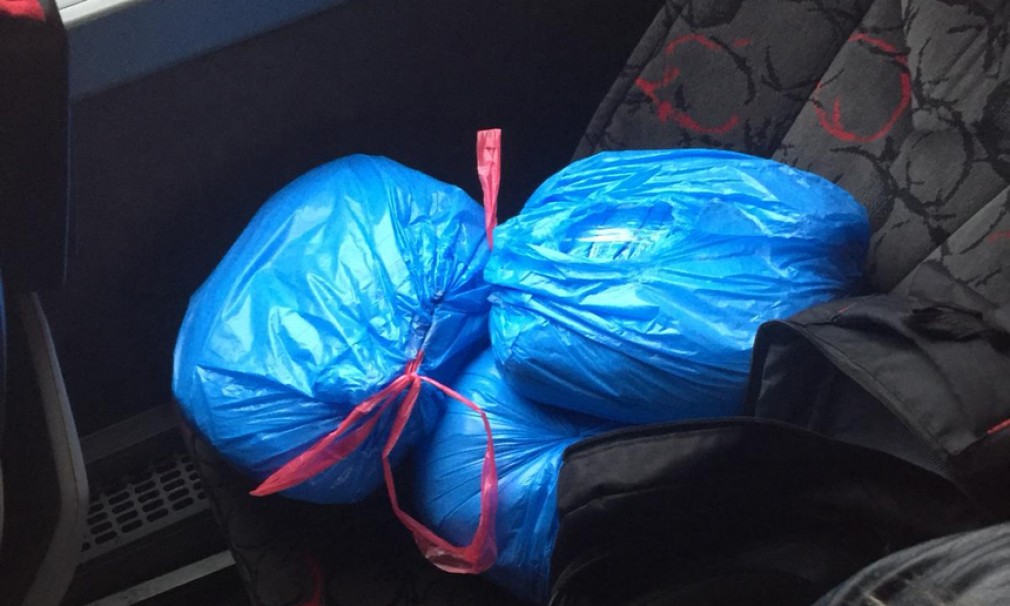 VIDEO. Trei kilograme de droguri descoperite în autocar
