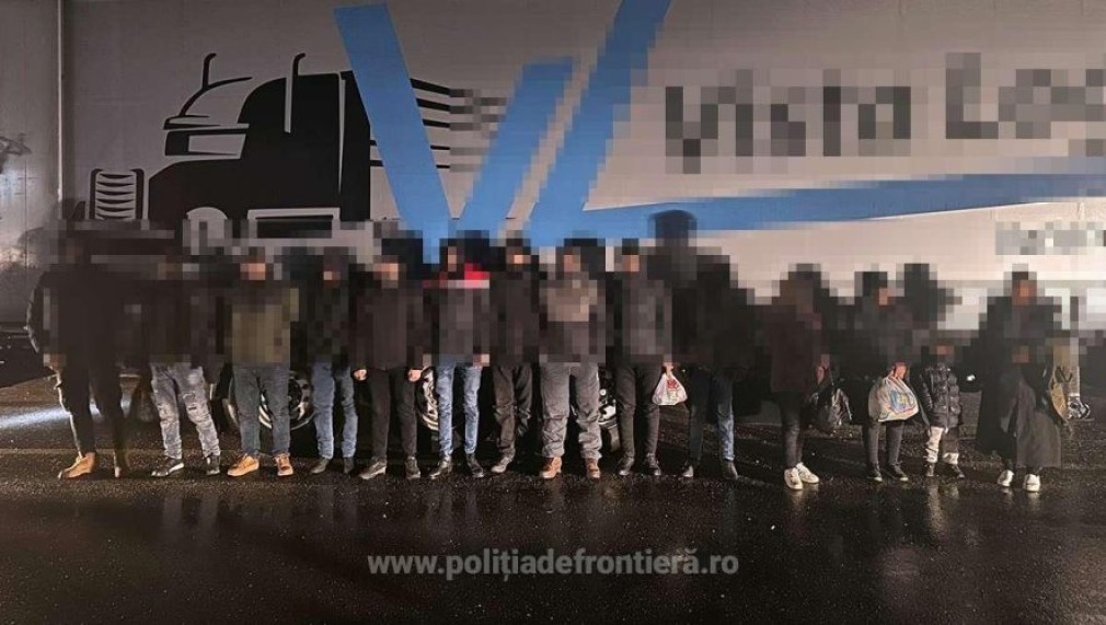 38 de cetăţeni străini, prinși la Nădlac ascunși în camion