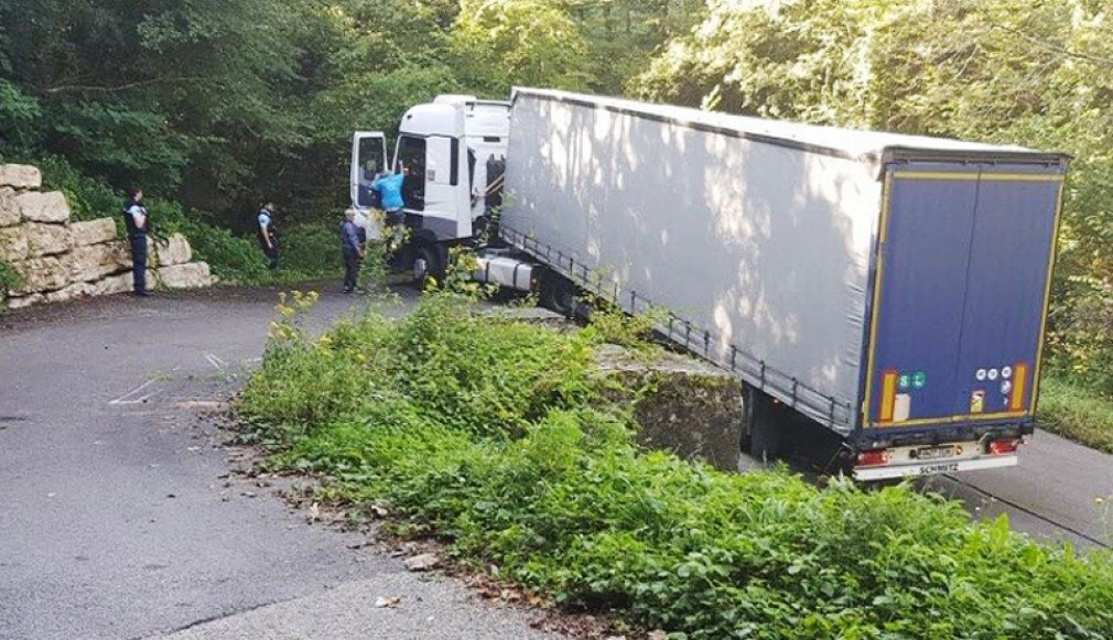 Franța. Un șofer profesionist român a blocat complet un drum mai mult de 14 ore