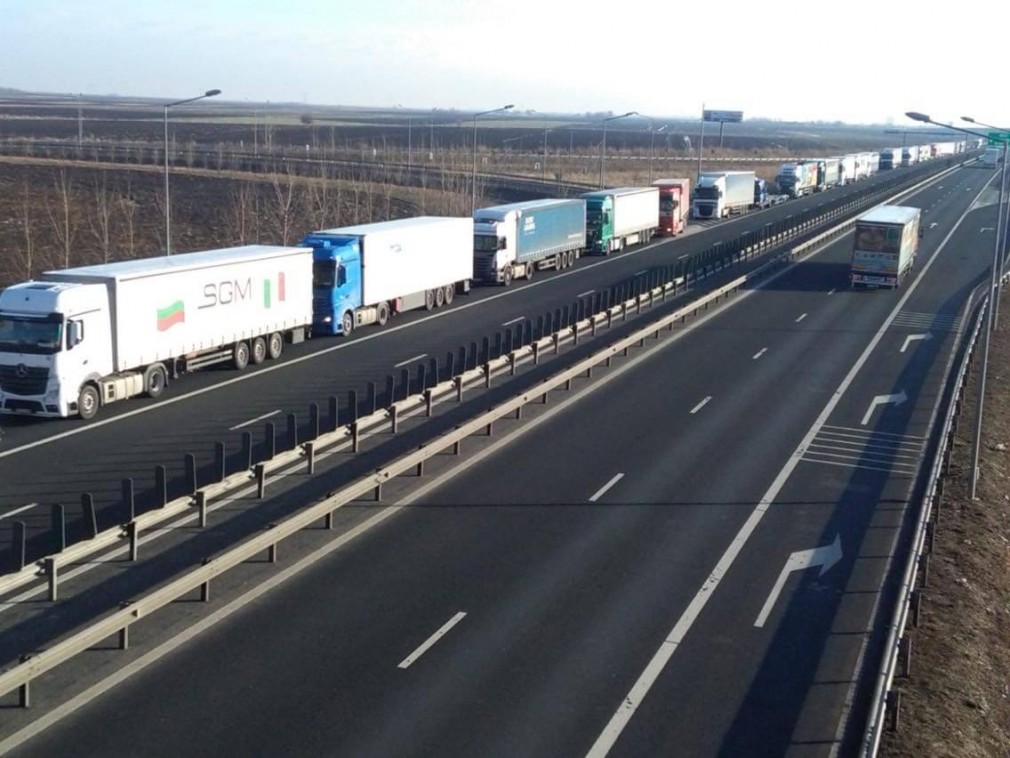 ALERTĂ. Atenție ȘOFERI! Ungaria închide traficul pentru CAMIOANE