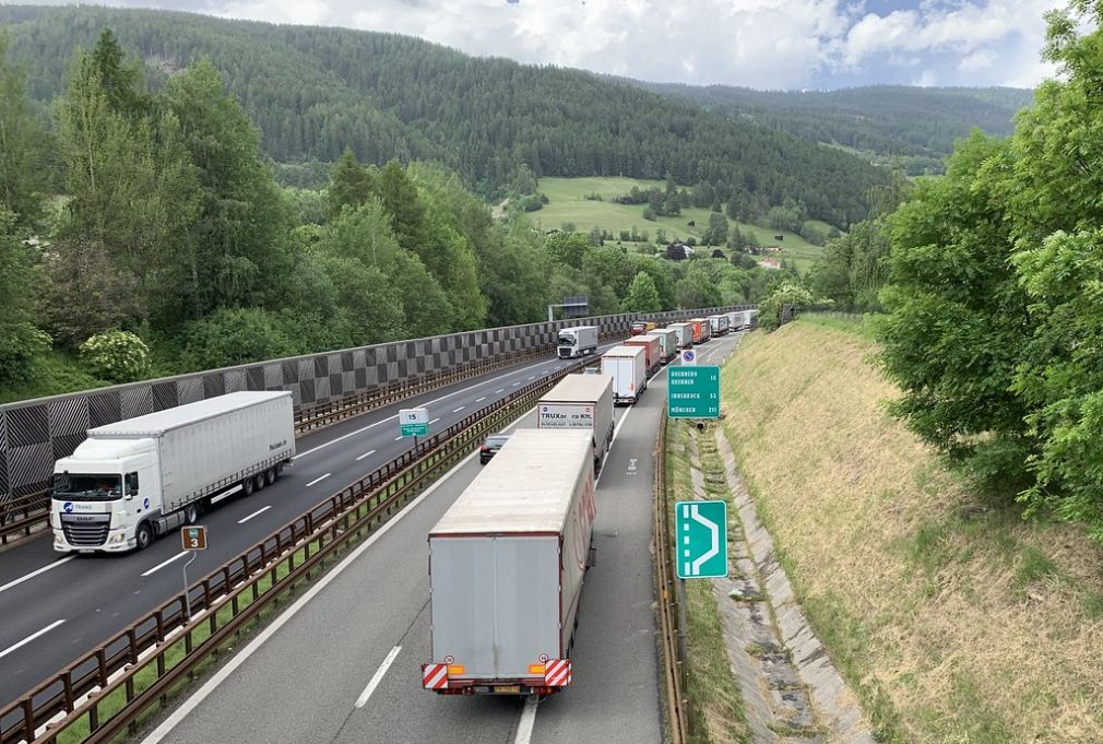 VIDEO Blocaj cu sute de camioane pe autostrada Brenner