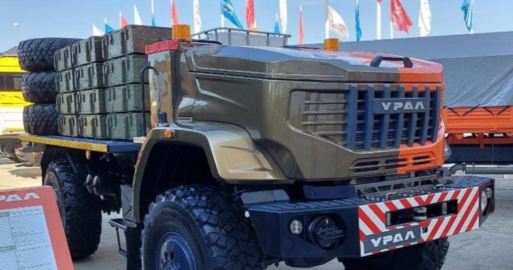 Invadatorul Putin se laudă cu un camion care duce 5 tone de armament. Fără șofer