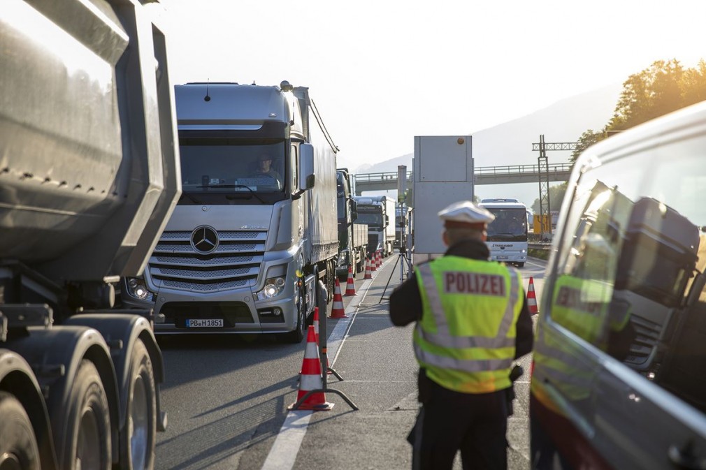 Italia și Germania protestează după închiderea traficului pentru camioane în zona Tirol