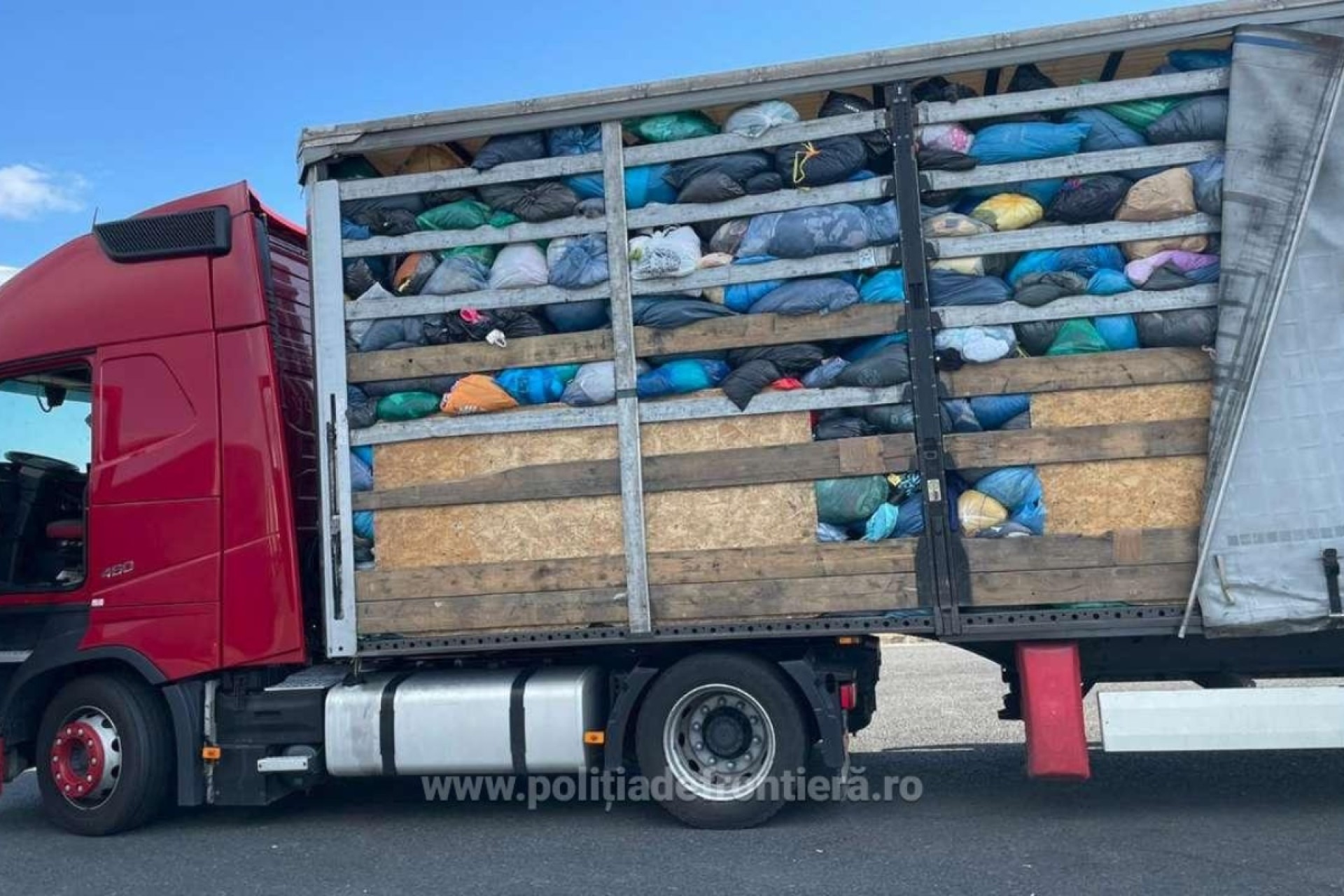 10.000 euro - profitul pentru fiecare camion intrat cu deșeuri în România