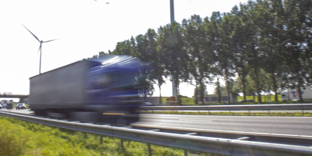UE va permite combinații de camioane cu remorcă mai grele și mai lungi. Care sunt noile dimensiuni