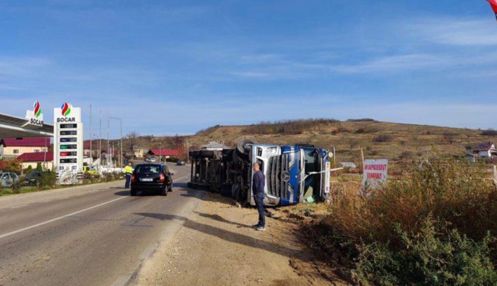 VIDEO. Alt camion răsturnat în Botoșani