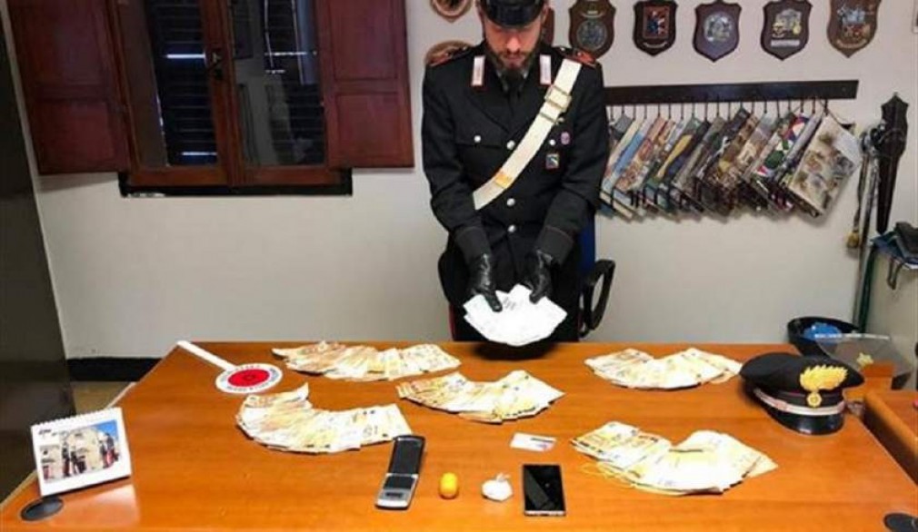 Italia: șofer profesionist român, cu cocaină și 59.000 euro