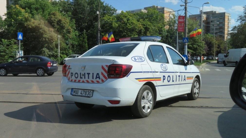 Un camion a lovit vagonul unui tramvai la Iași