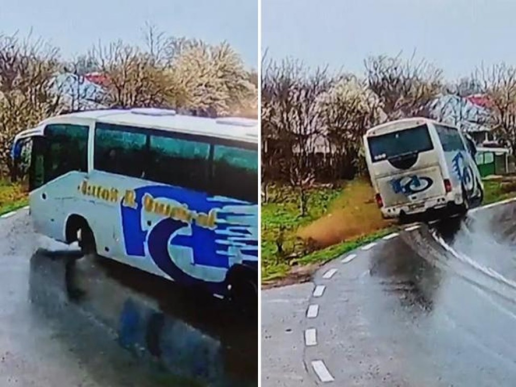 VIDEO Momentul în care un autocar cu 41 de persoane a căzut în șanț