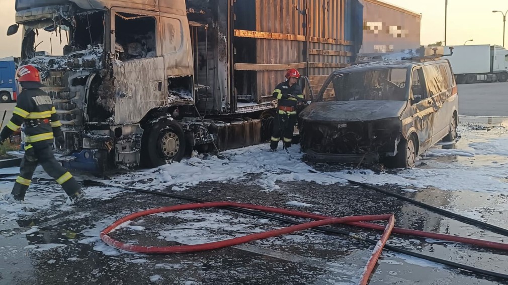 Un camion și o autoutilitară au ars în Vama Giurgiu