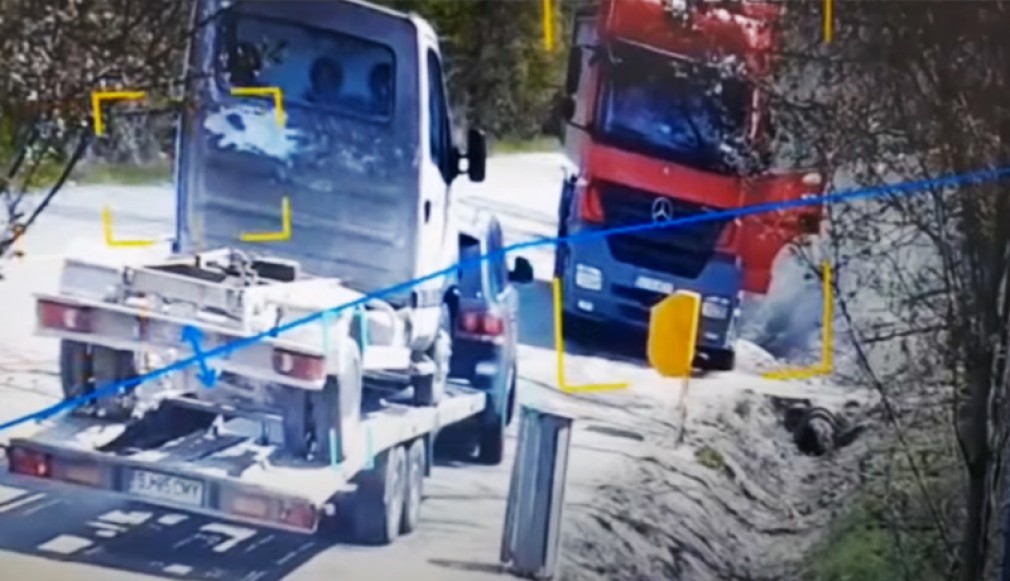 VIDEO. Șoferi filmați și amendați pentru că aruncau gunoiul pe marginea drumului