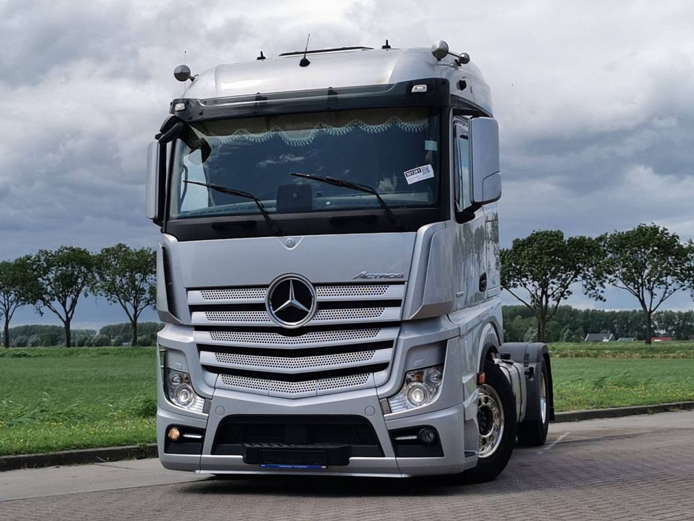 Mercedes-Benz Actros se confruntă cu dificultăți cauzate de scăderea cererii și de reglementările Euro