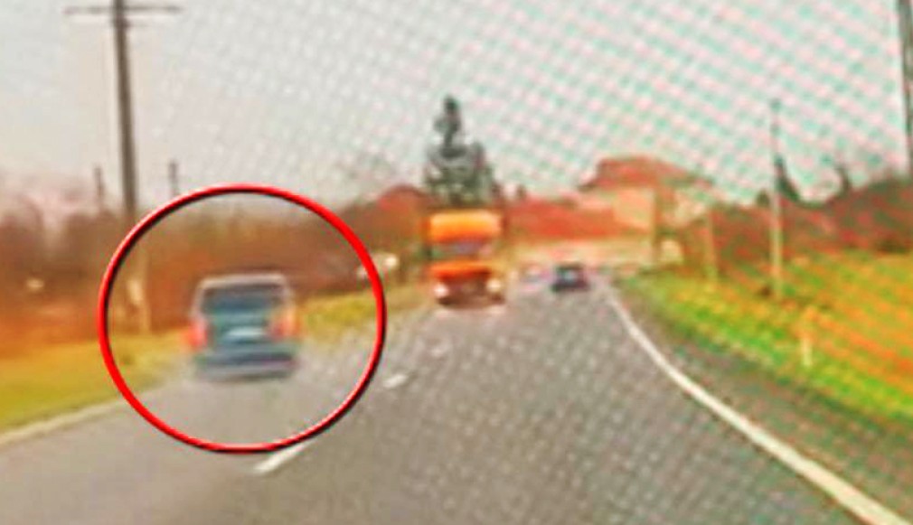 VIDEO. Un şofer din Maramureş a adormit la volan şi a ajuns pe contrasens, în faţa unui camion