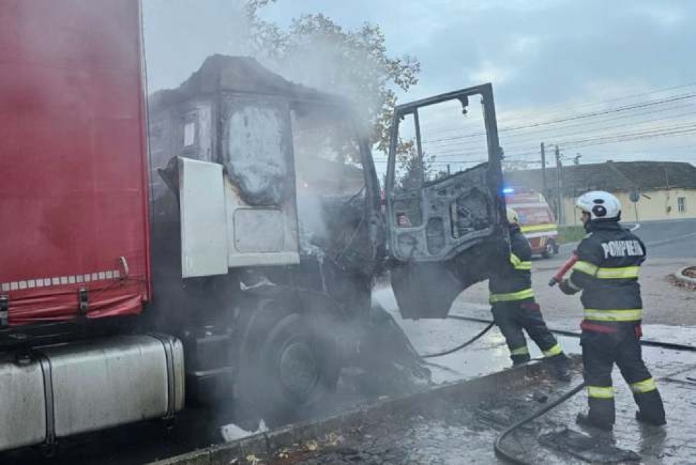 Un cap-tractor a ars. E daună totală.