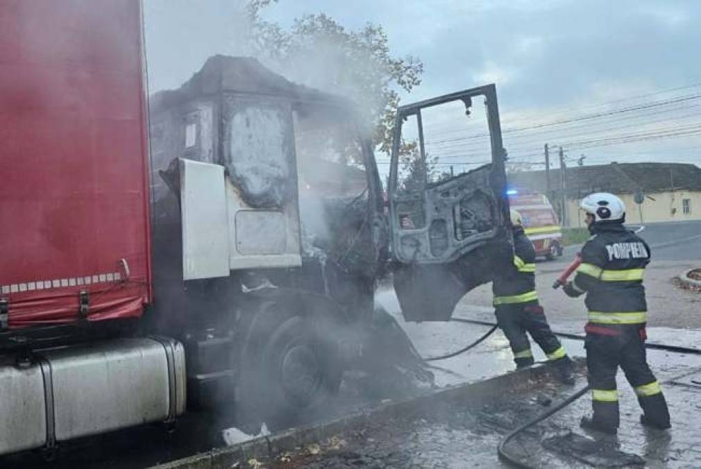 Un cap-tractor a ars. E daună totală.