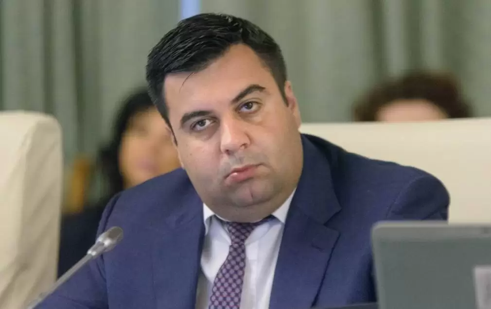 Ministrul Transporturilor nu știe cine construiește autostrăzi