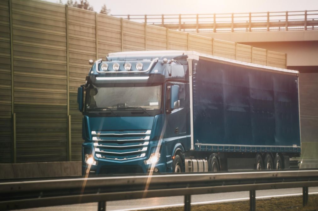 Negocieri SUA-UE după ce Trump a anunțat că va crește tarifele la autoturismele și camioanele din UE la 25%