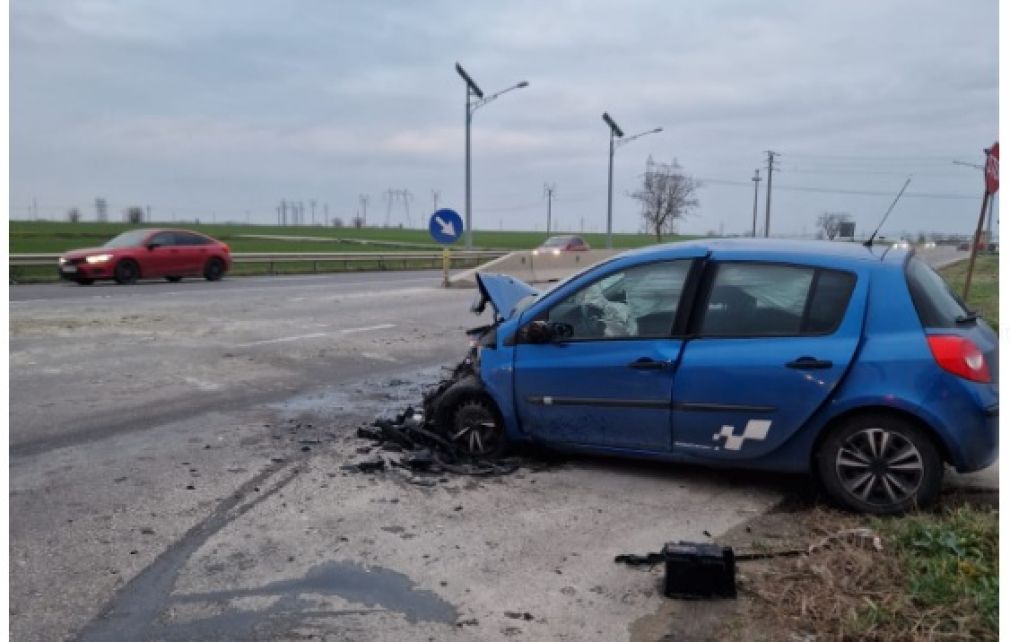 Un camion a făcut praf un autoturism