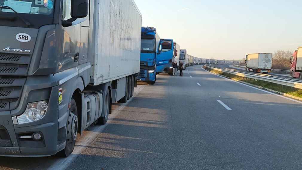 Cozi uriașe de camioane la granița din Bulgaria și Turcia