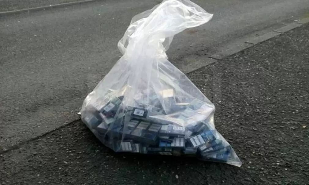 Contrabandă: 1000 de pachete de țigări găsite în cabina unui camion