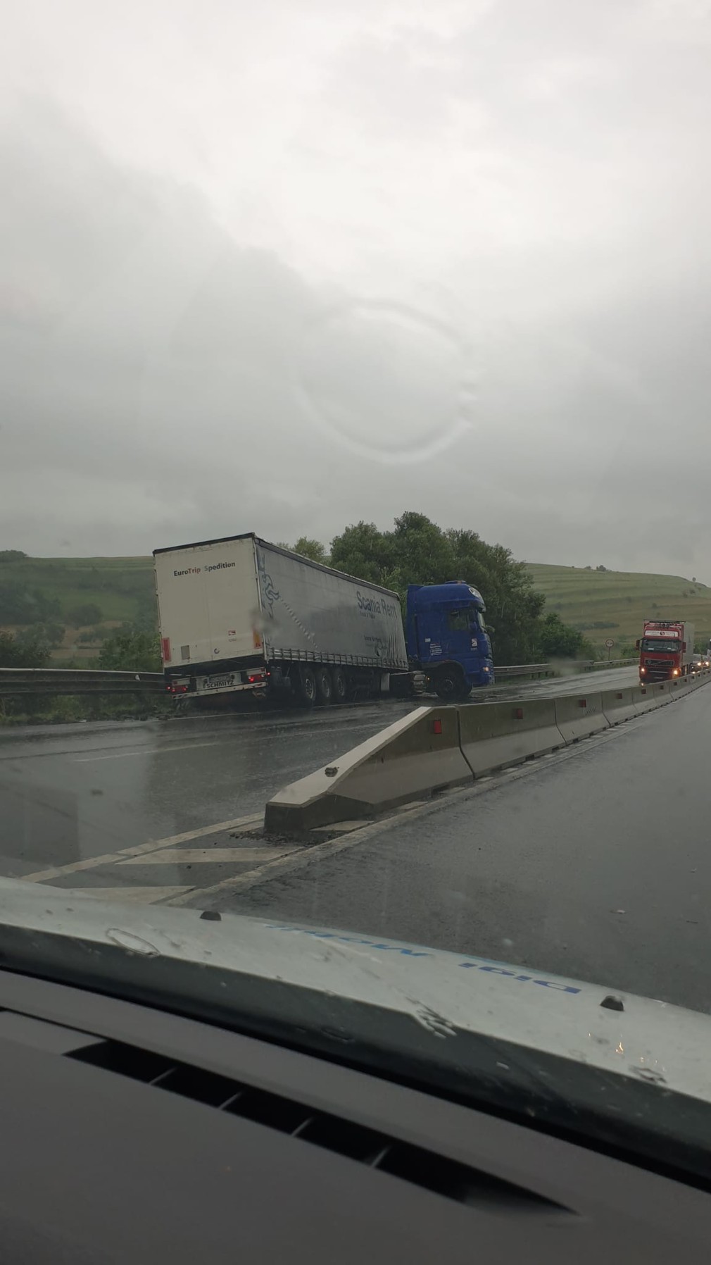 Un camion a ajuns pe contrasens la Cluj