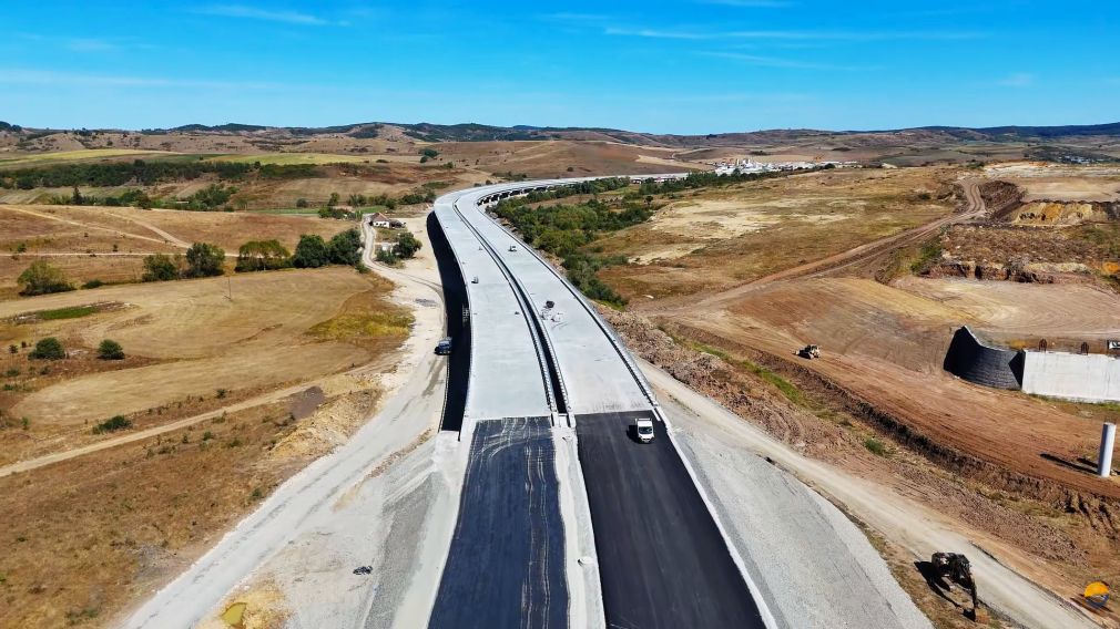 S-au promis 275 km de autostradă în 2026. Vor fi cu 100 mai puțini. Umbrărescu, unul din vinovați