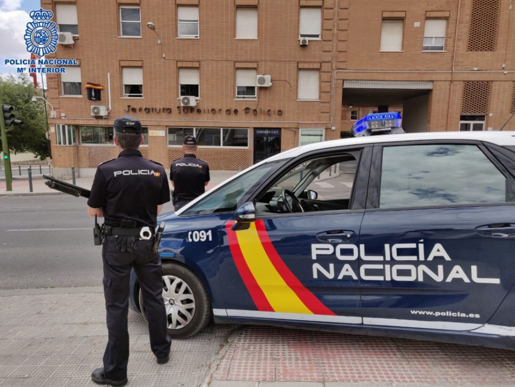 Șofer român de camion, găsit mort în cabina camionului, în Spania