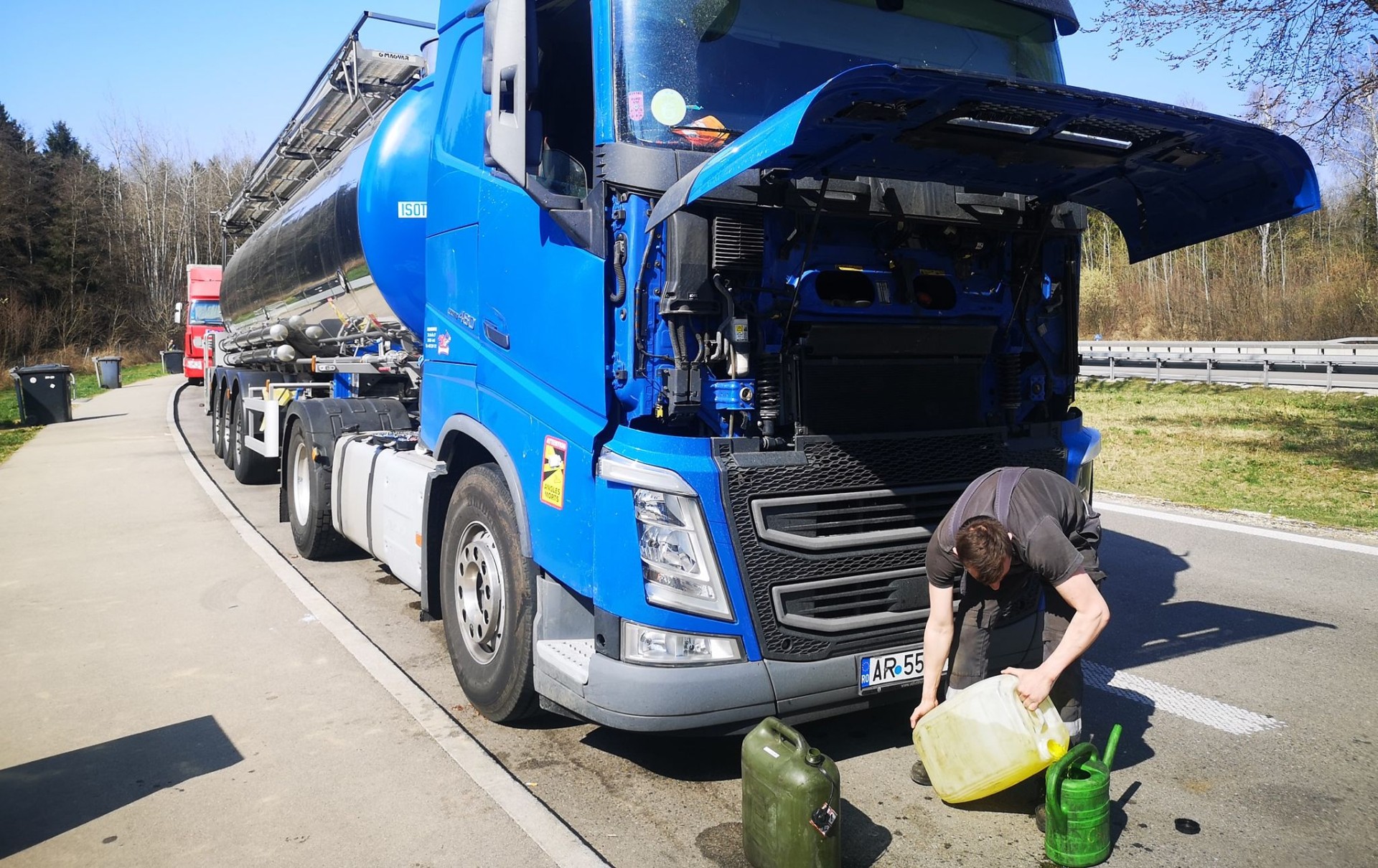 Un șofer ucrainean de camion i-a mulțumit colegului său român pentru ajutorul din „criza refugiaților”
